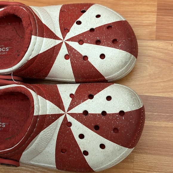 Crocs Kids Red and White Clogs Candy Peppermint Fuzzy Inside Size C 13 - Picture 4 of 5